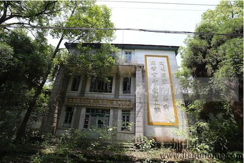 成都一廢棄醫院需要加固維修，探險者前往探秘極度危險。