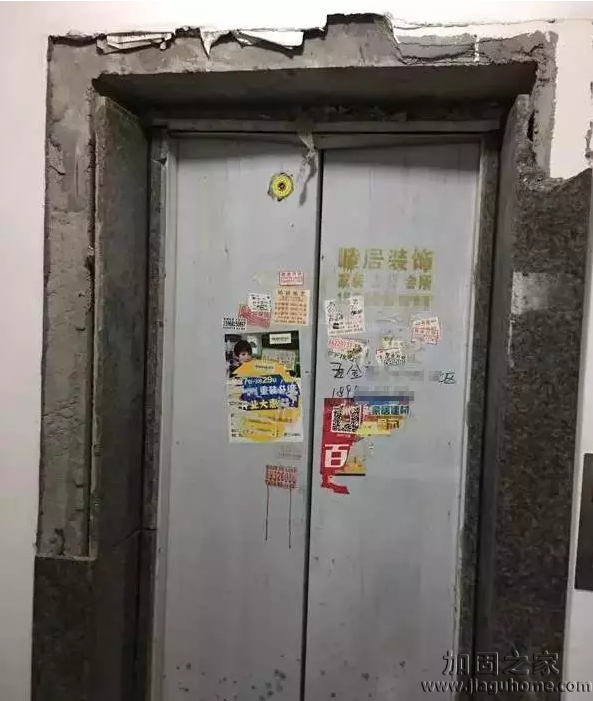 大媽用杯子擋電梯致電梯爆炸，電梯應(yīng)如何加固？