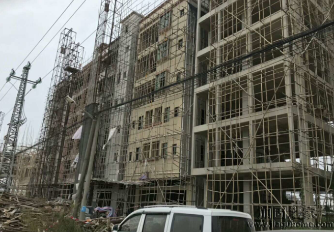 新建樓房地基不牢導致傾斜，急需基礎(chǔ)加固和扶正糾偏