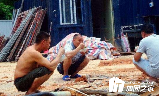 “亞洲蹲”突然火了 ，建筑加固工人表示見慣不怪
