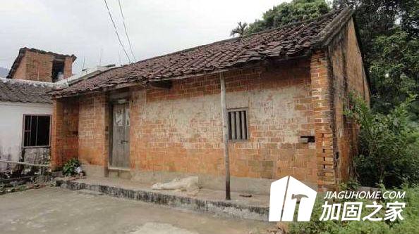 房屋安全鑒定公司一經(jīng)確認(rèn)的危險(xiǎn)房屋，房屋使用人該如何處理?