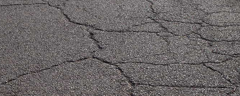哪些原因導致道路出現裂縫?
