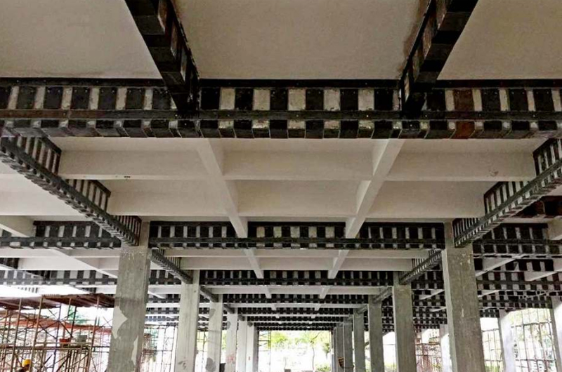 根據建筑物的功能和特點，選擇合適的加固方案